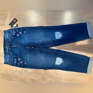Reitmans Cuffed Embroidered Jeans